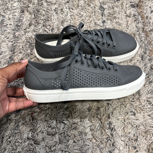 CROCS gray and White womens Sneakers sz 8 good condition - Picture 3 of 8